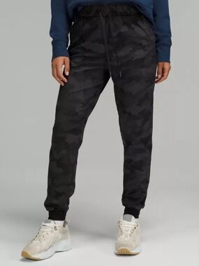 lululemon athletica women’s Black Camo Stretch Joggers